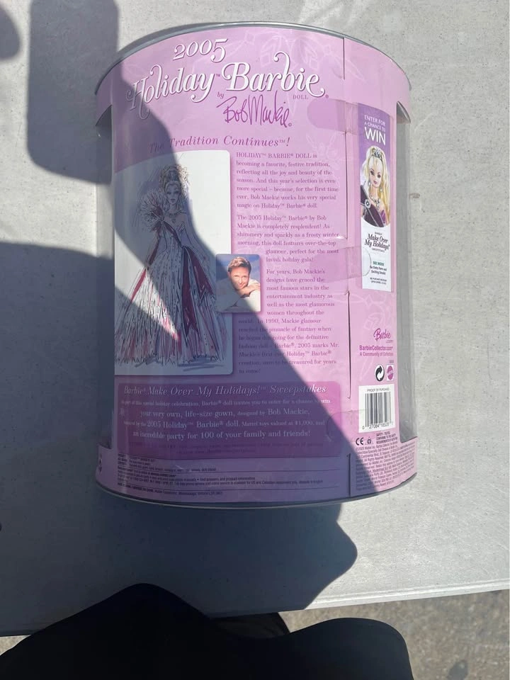 2005 Holiday Barbie Bob Mackie Doll New In Box - photo 2