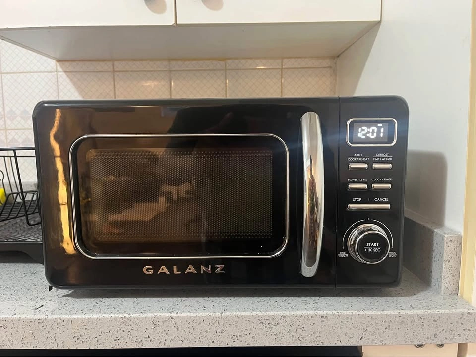 Galanz Microwave - GLCMKZ07BKR07 - photo 2