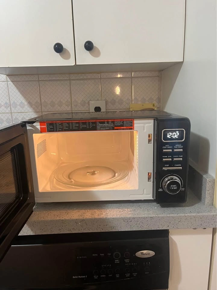 Galanz Microwave - GLCMKZ07BKR07 - photo 3