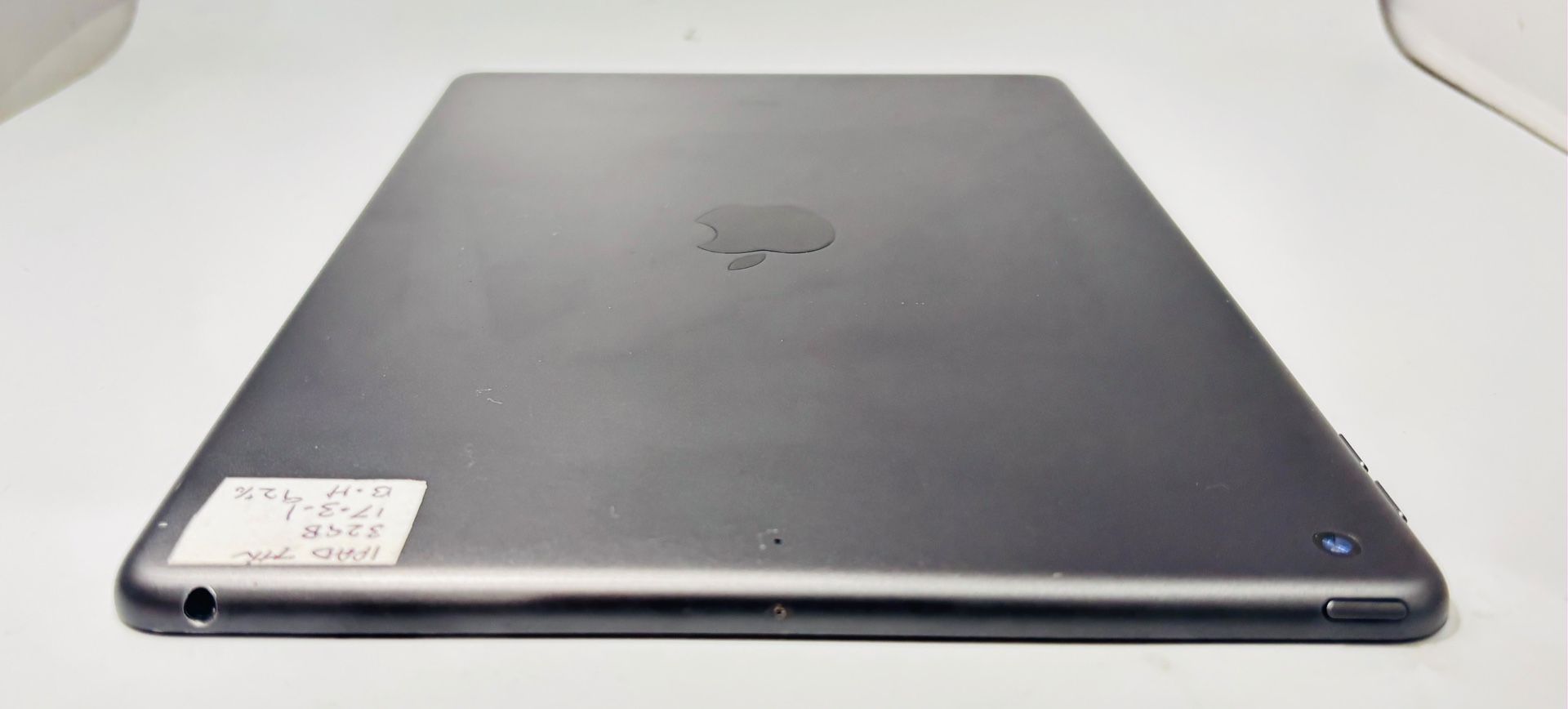 Apple iPad 7th Gen 32GB 10.2” Fully Functional - photo 3