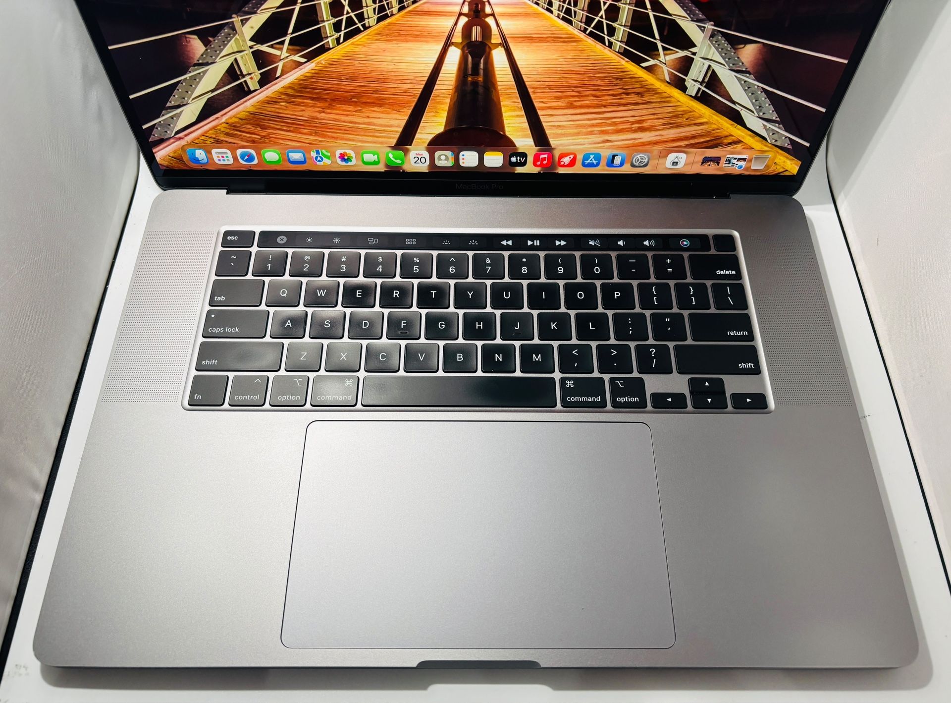 Apple MacBook Pro 16” 2019 i9 16GB RAM 1TB Radeon Pro 5500M - photo 5