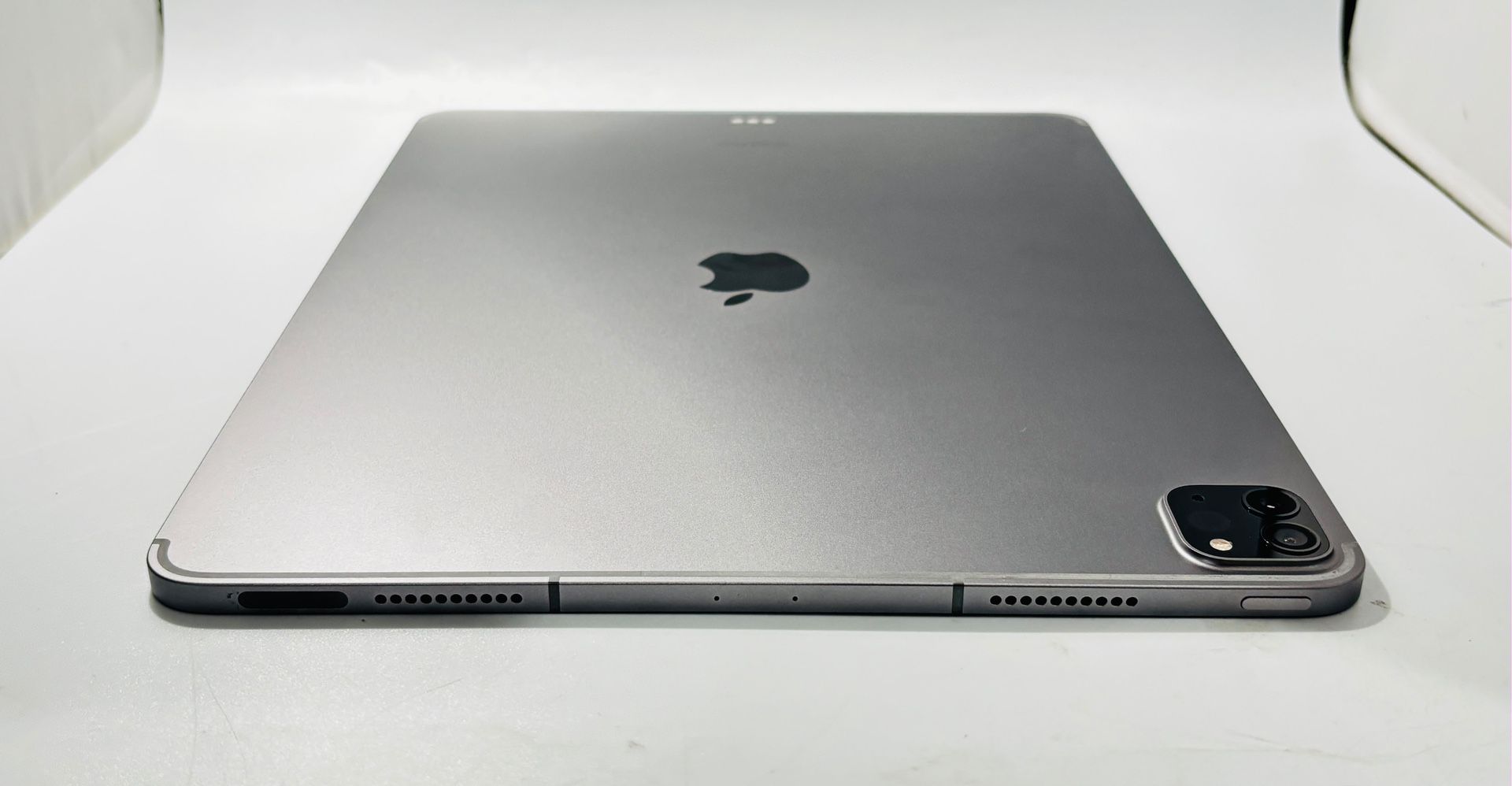 Apple Ipad Pro 12.9” 6th Gen 128GB with Keyboard - photo 2