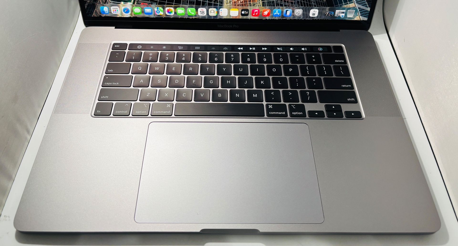 Apple MacBook Pro 16” 2019 i9 32GB RAM 1TB - photo 4