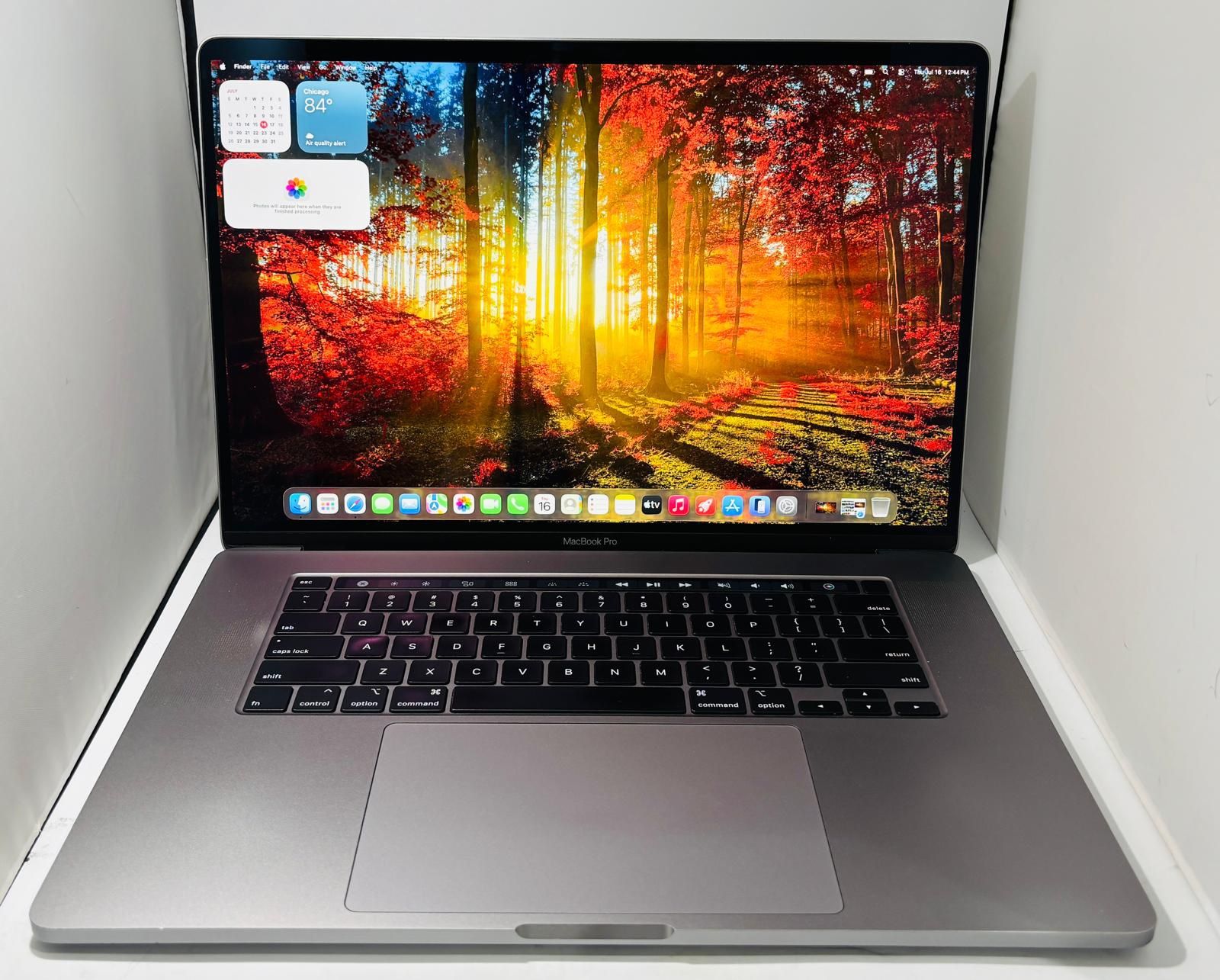 MacBook Pro 16” 2019 i9 16GB RAM 1TB SSD Radeon Pro 5500M