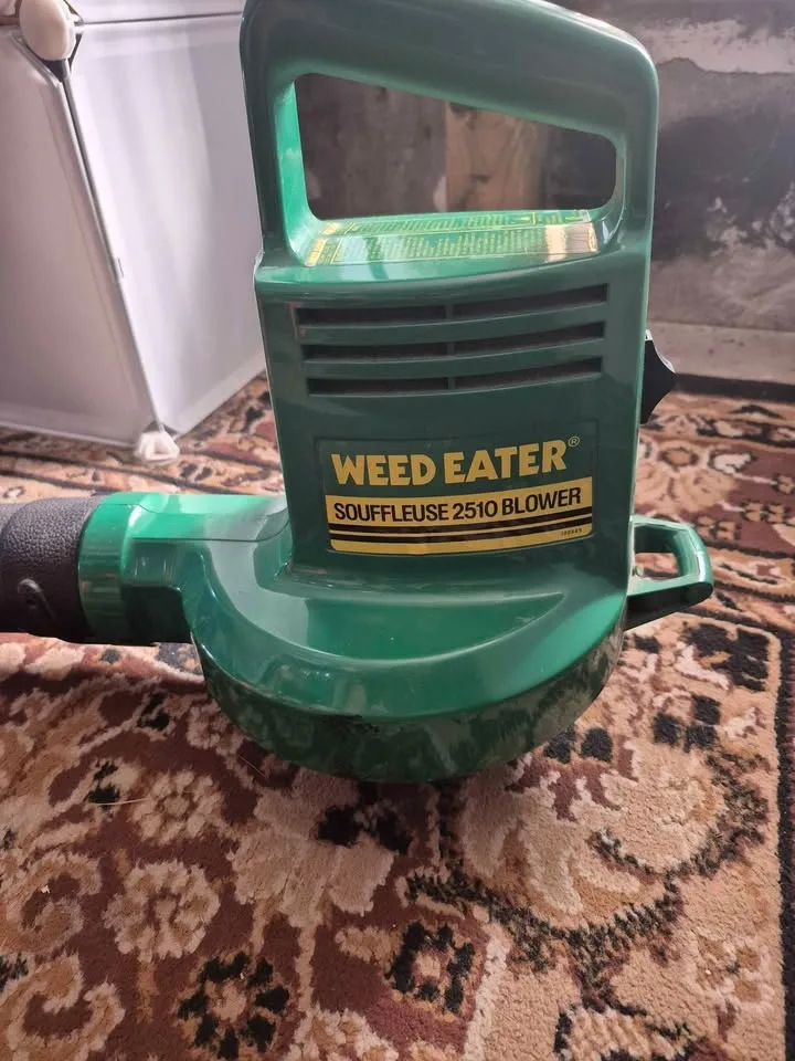Weed Eater 2510 Blower - photo 2