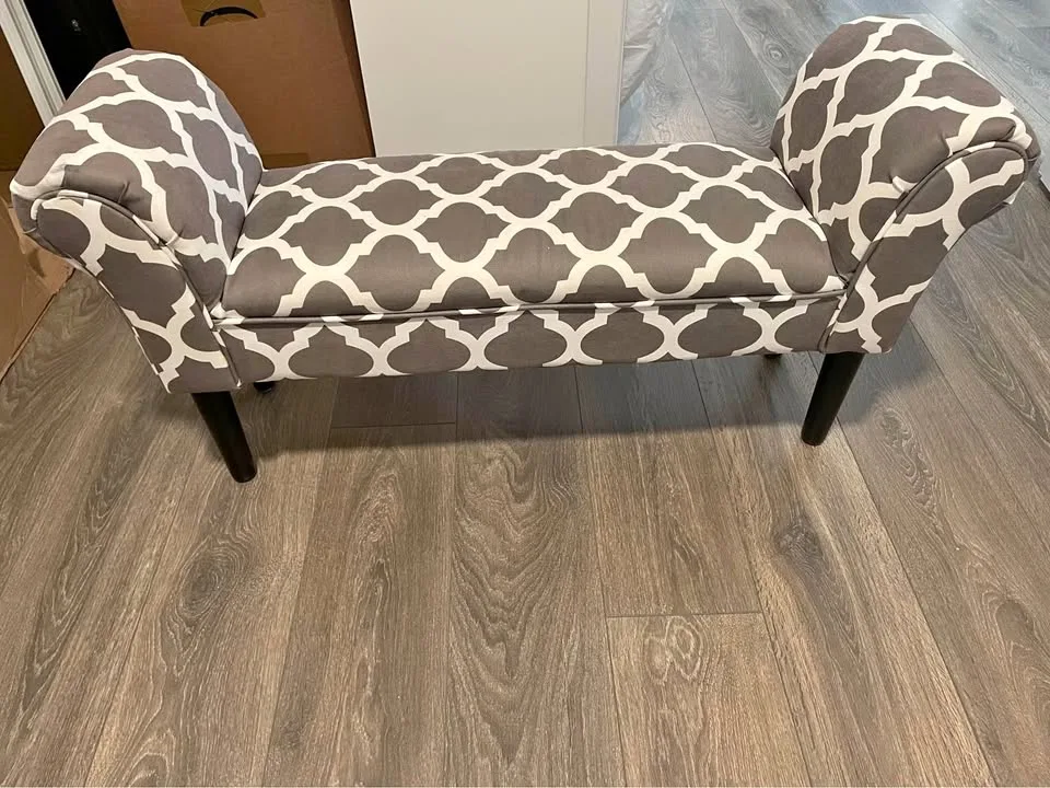 Grey bench thumbnail