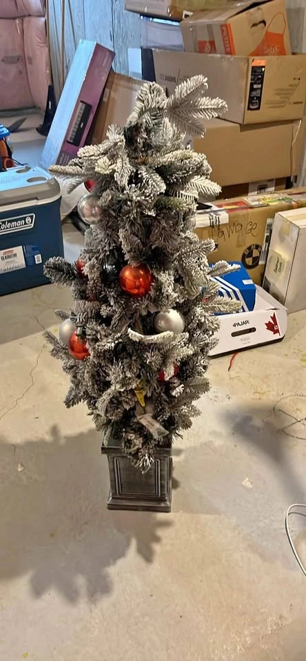Flocked Pre-Decorated Artificial Christmas Tree in Urn
