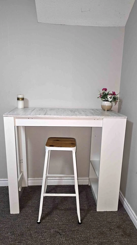 Standing table