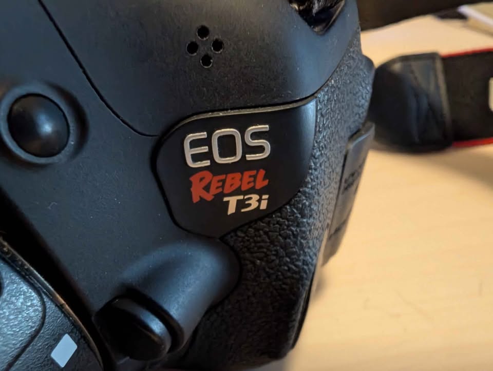 Canon EOS Rebel T3i DSLR and Accessories - photo 3
