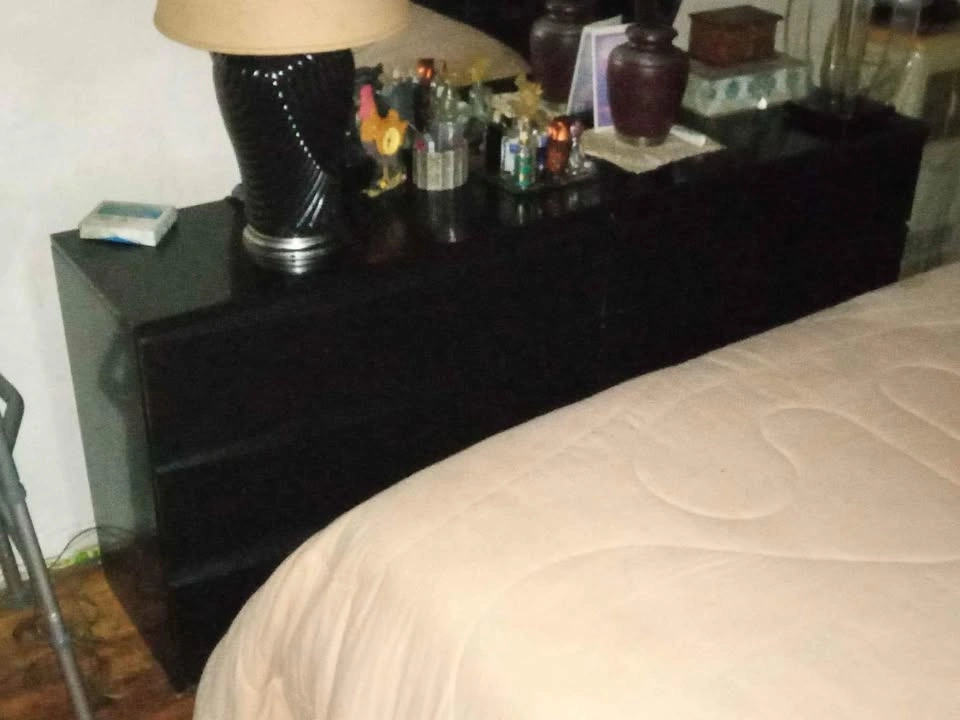 Queen bedroom with mirrored headboard