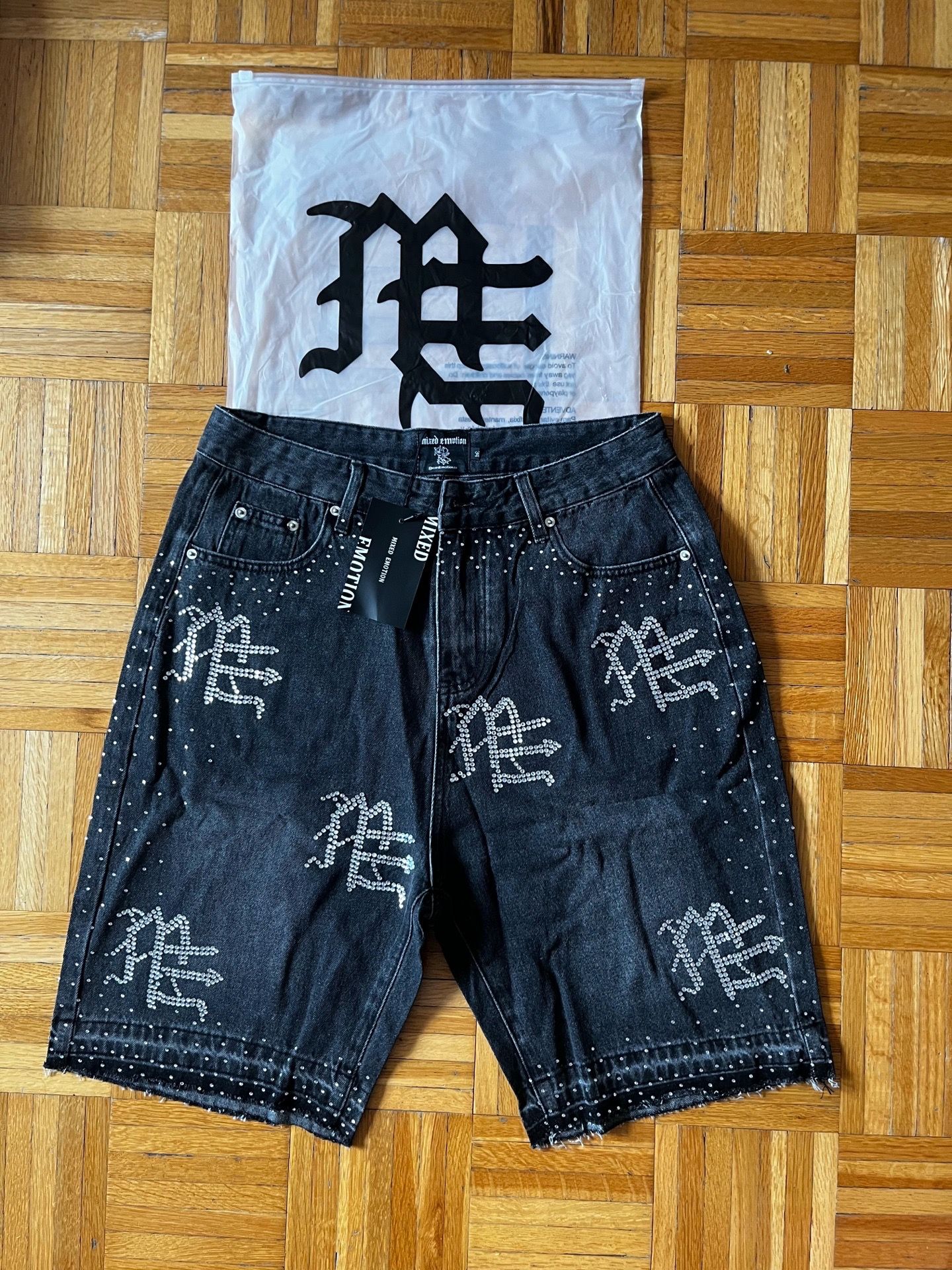 MIXED EMOTIONS JEAN SHORTS SIZE:LARGE