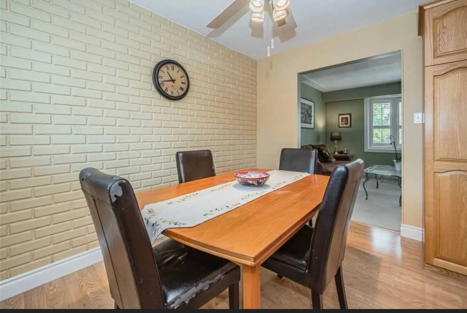 3 Beds 2 Baths - House in Kitchener - photo 2