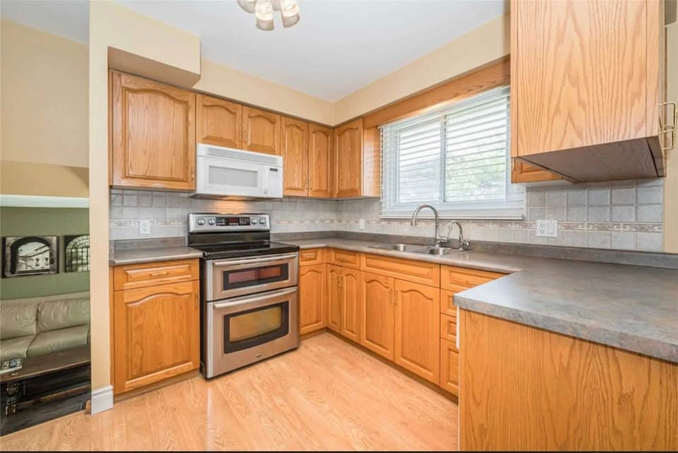 3 Beds 2 Baths - House in Kitchener - photo 3