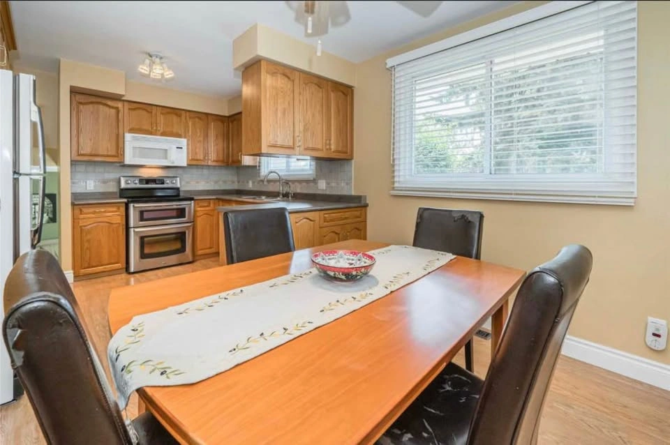 3 Beds 2 Baths - House in Kitchener - photo 4