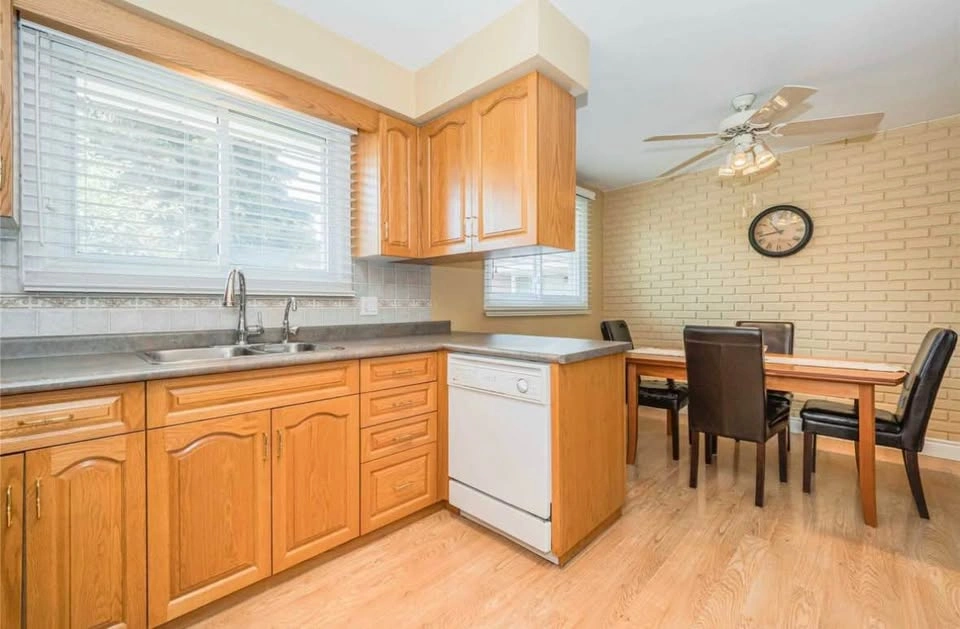 3 Beds 2 Baths - House in Kitchener - photo 5