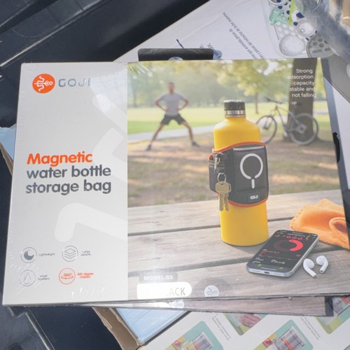 GOJI S5 Magnetic Fitness Bottle Bag 32oz Black