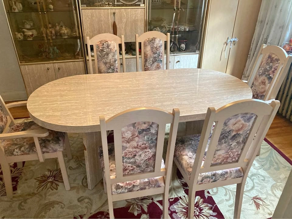 Dining table and chair set