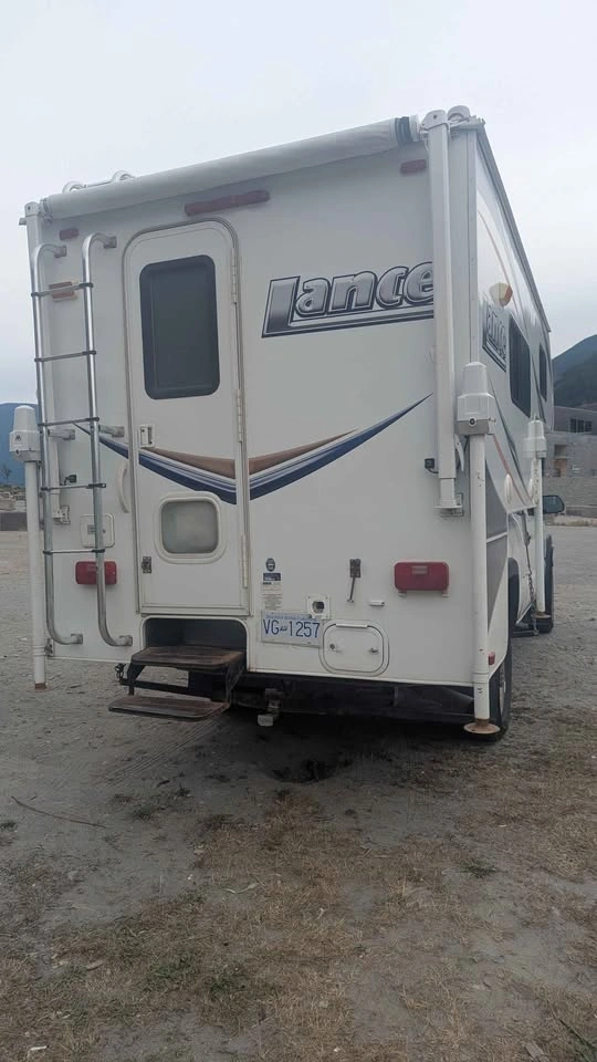 2016 Lance 825 with 2005 Silverado 2500 Combo - photo 3