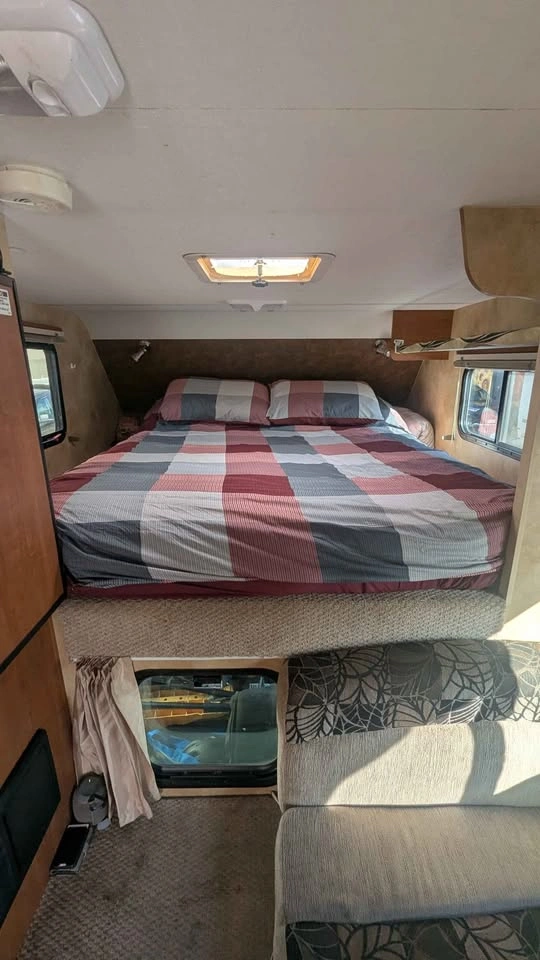 2016 Lance 825 with 2005 Silverado 2500 Combo - photo 4
