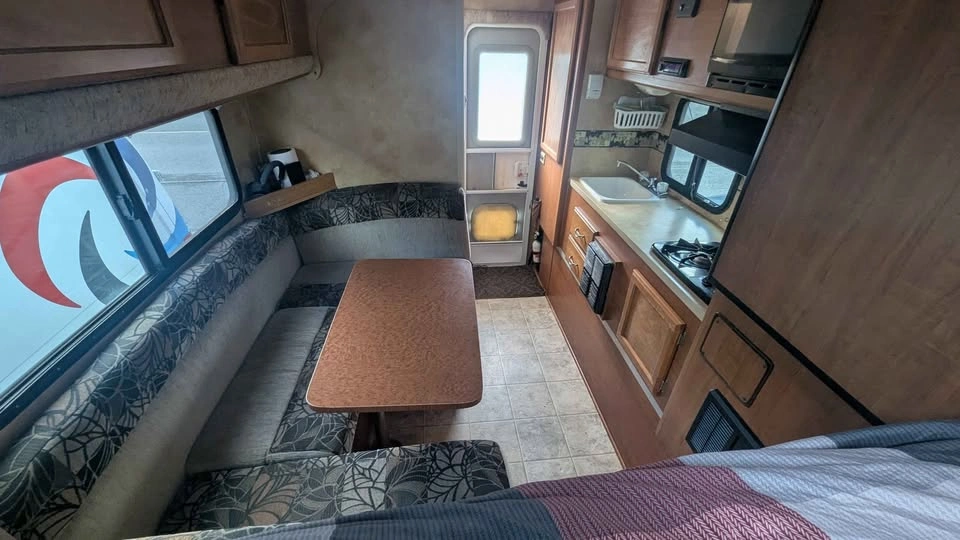 2016 Lance 825 with 2005 Silverado 2500 Combo - photo 5