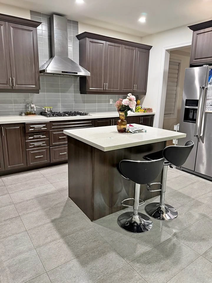 5 Beds 3.5 Baths - House