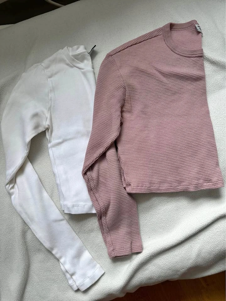Set of 2 - Aritzia Long Sleeve Cropped TShirts