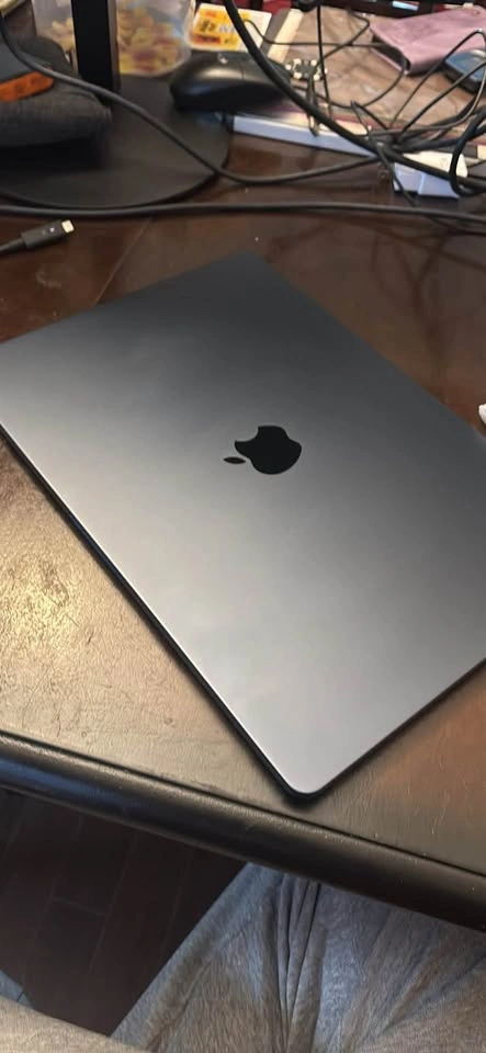 Apple M3 MacBook Air - photo 2