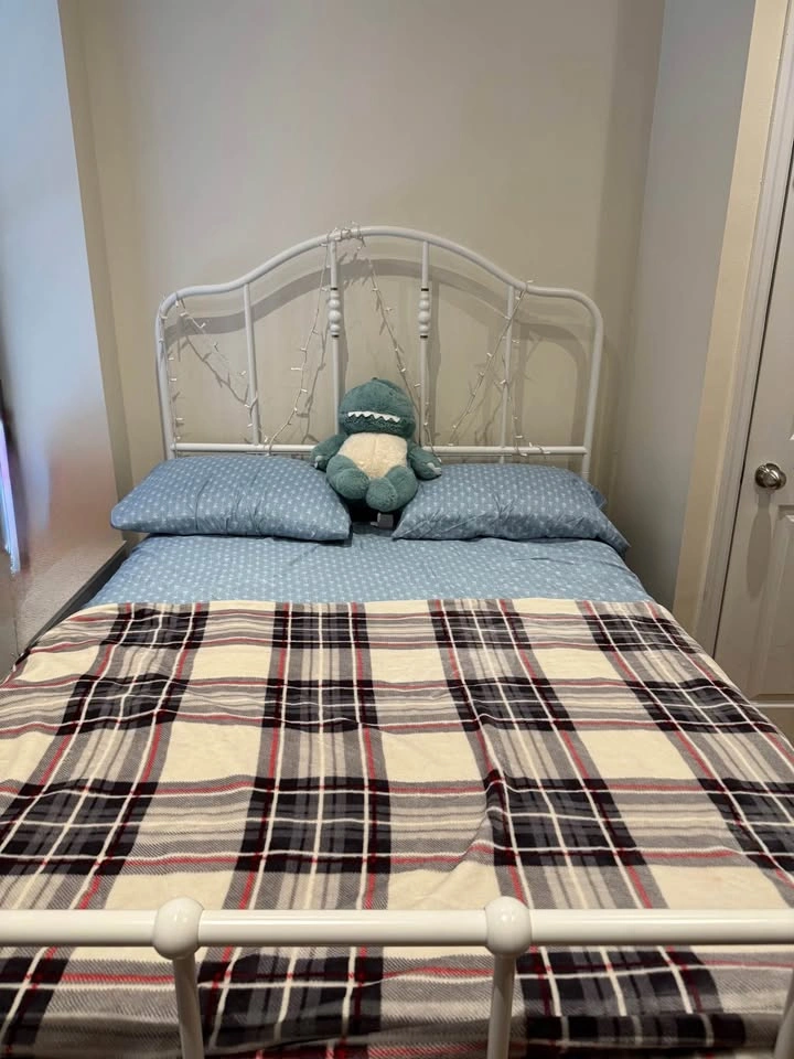 Full size metal bed frame and mattress - photo 2