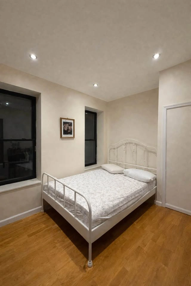 Full size metal bed frame and mattress - photo 3