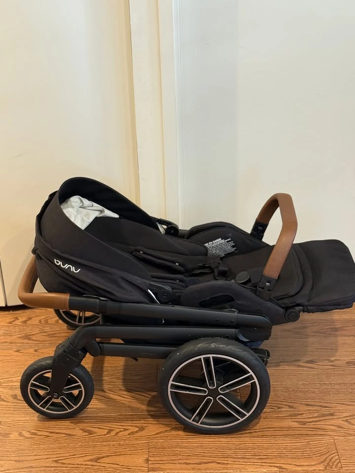 Nuna MIXX Next + PIPA Aire RX Travel System – Like New! - photo 4