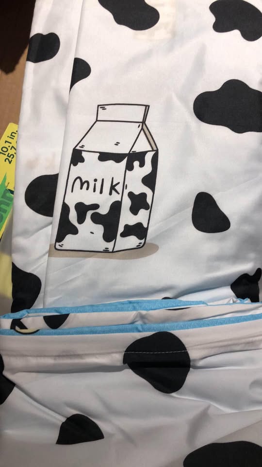 New 3-Piece Twin Duvet Cover Set (Cow and Milk Theme)