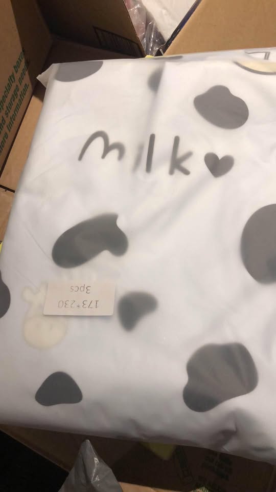 New 3-Piece Twin Duvet Cover Set (Cow and Milk Theme) - photo 4