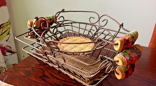 Vintage wire and rattan bread/snack baskets with fruit motif (3) - photo 3