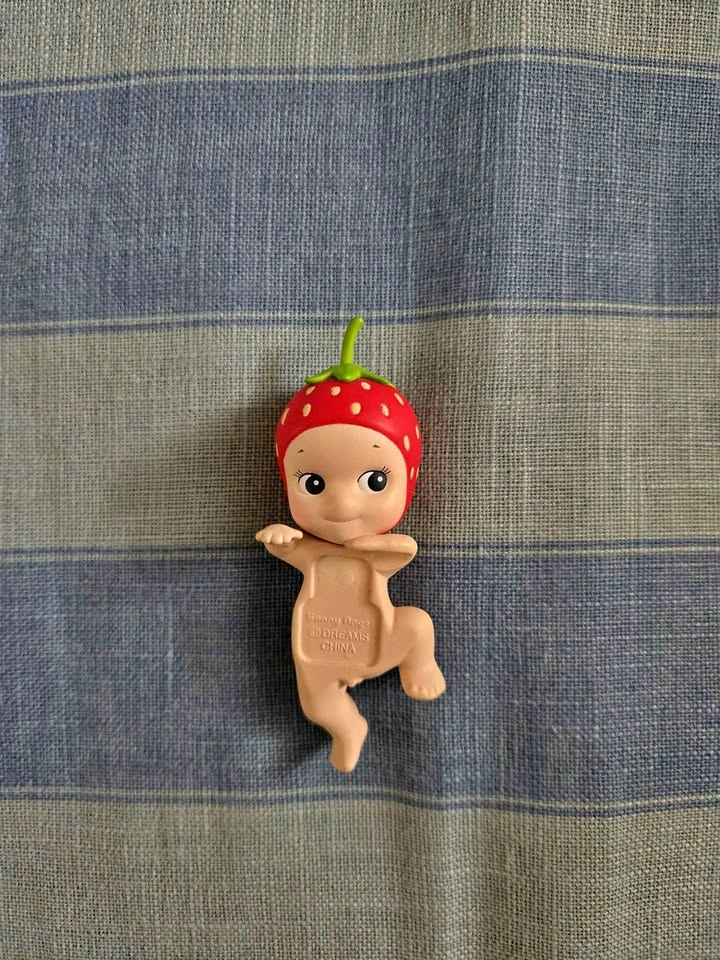 SONNY ANGEL HIPPER 'HARVEST' SERIES STRAWBERRY VERSION