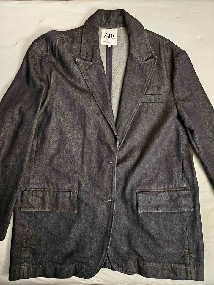 ZARA DARK DENIM BLAZER IN WOMENS SIZE L