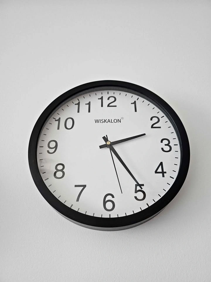 Wiskalon silent wall clock