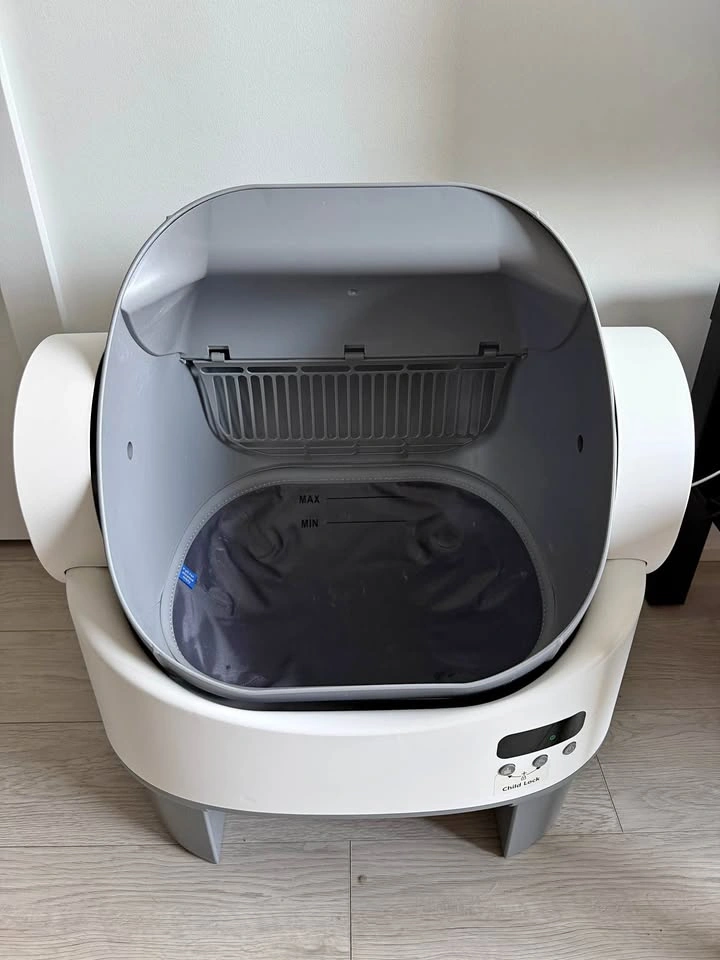 New Open Box Automatic Self-Cleaning Cat Litter Box