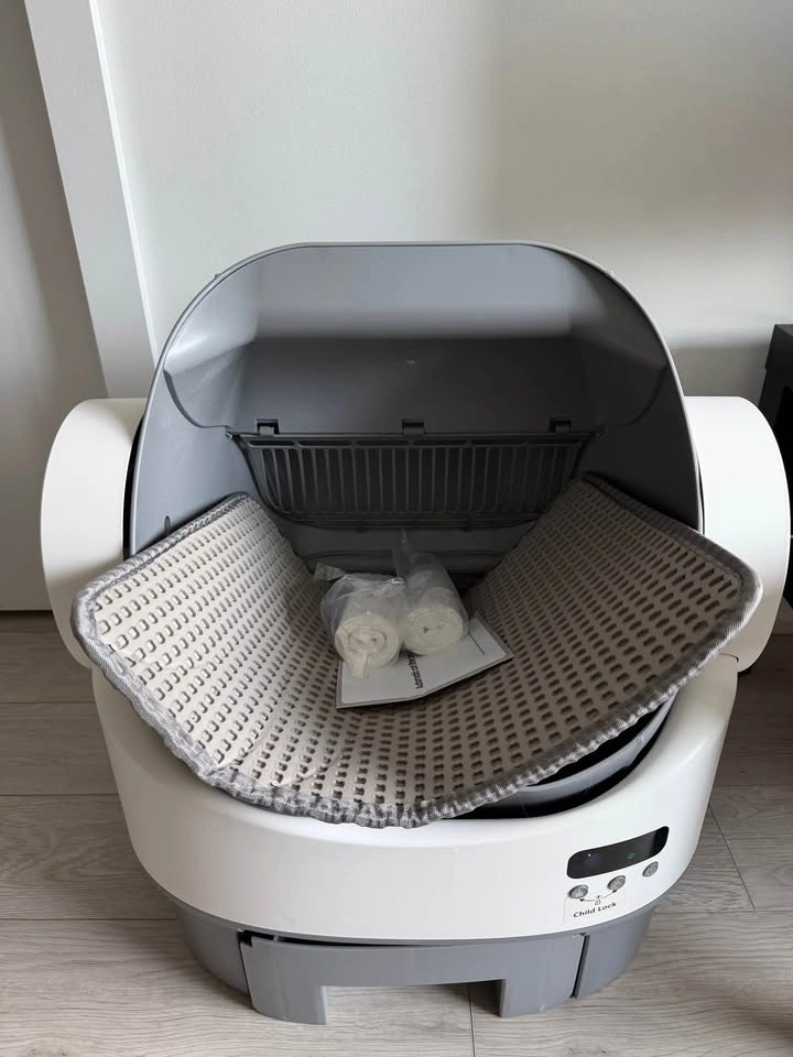 New Open Box Automatic Self-Cleaning Cat Litter Box - photo 4