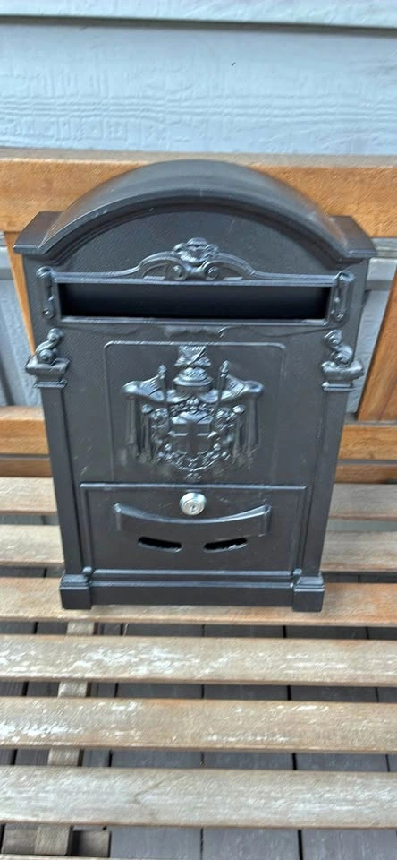 Metal mailbox