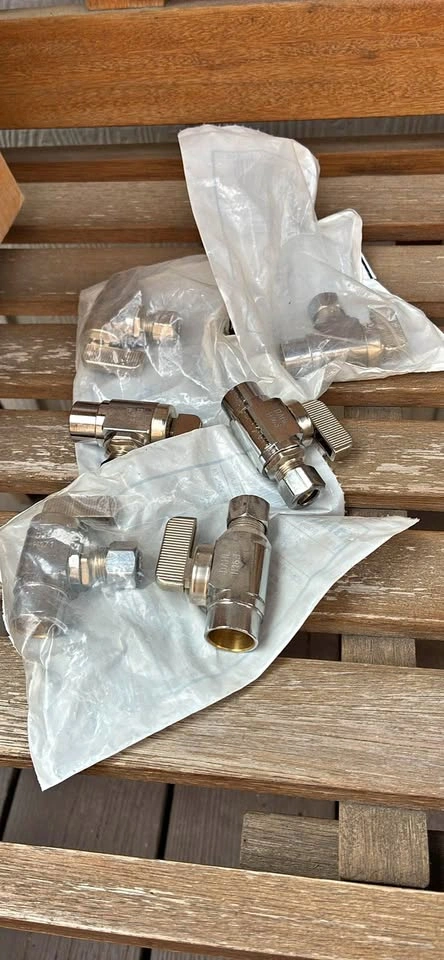 Brand new, Dahl 1/2" Female Solder x 3/8" OD Compression Angle V
