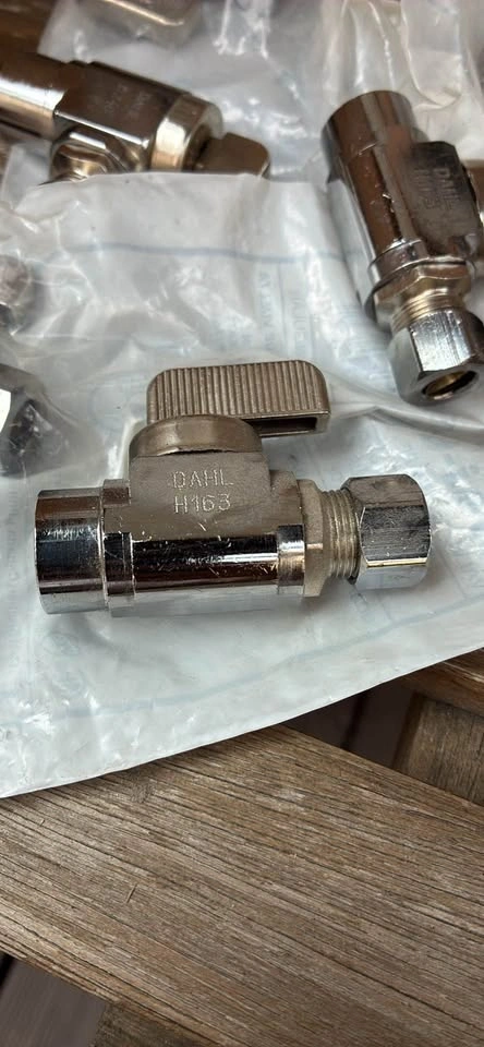 Brand new, Dahl 1/2" Female Solder x 3/8" OD Compression Angle V - photo 2