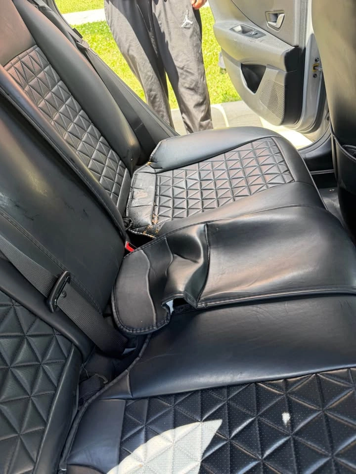 Professional Interior Car Detailing Service - photo 3