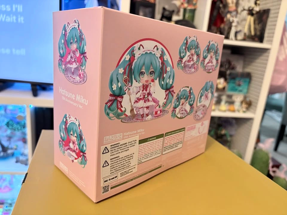 Hatsune Miku 15th Anniversary Ver. Nendoroid - photo 2