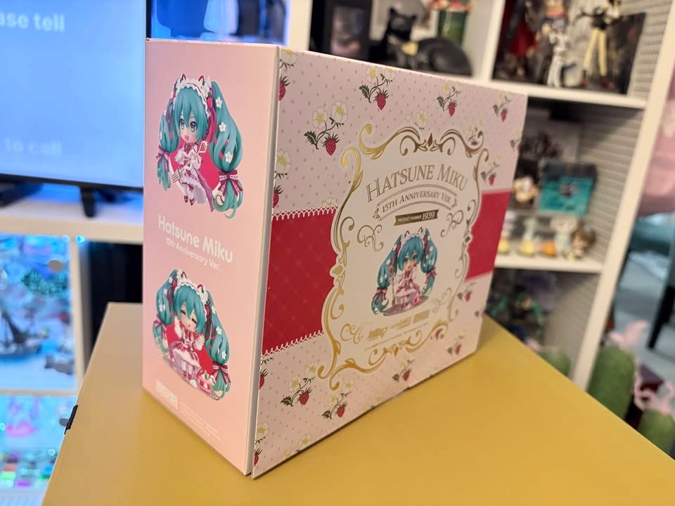 Hatsune Miku 15th Anniversary Ver. Nendoroid - photo 3