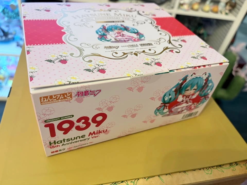 Hatsune Miku 15th Anniversary Ver. Nendoroid - photo 4