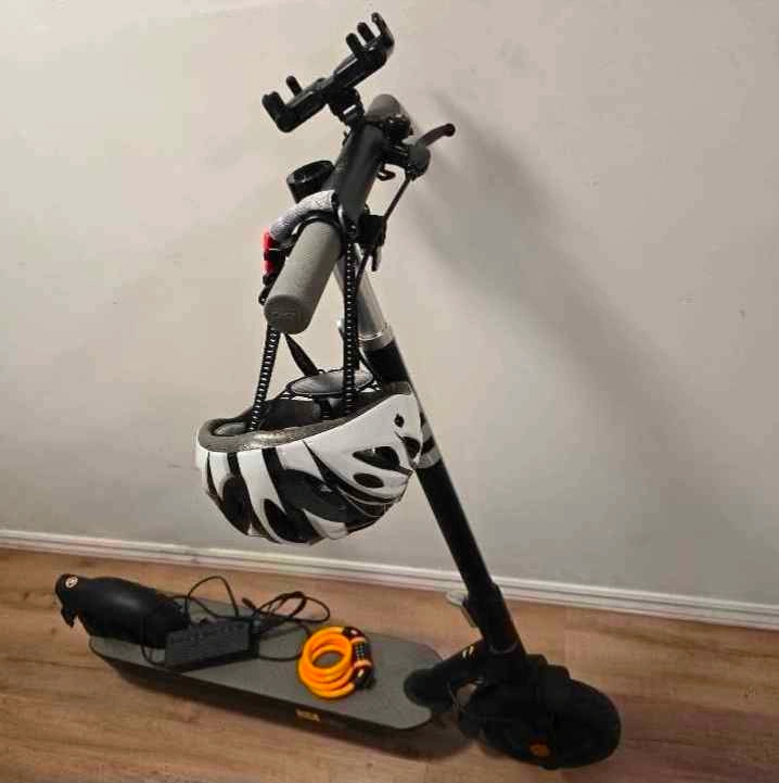 OKAI ES30 Plus Electric Scooter – As-Is (Rear Tire Puncture) - photo 2