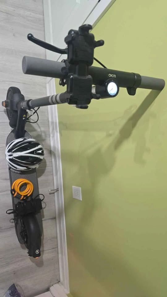 OKAI ES30 Plus Electric Scooter – As-Is (Rear Tire Puncture) - photo 4