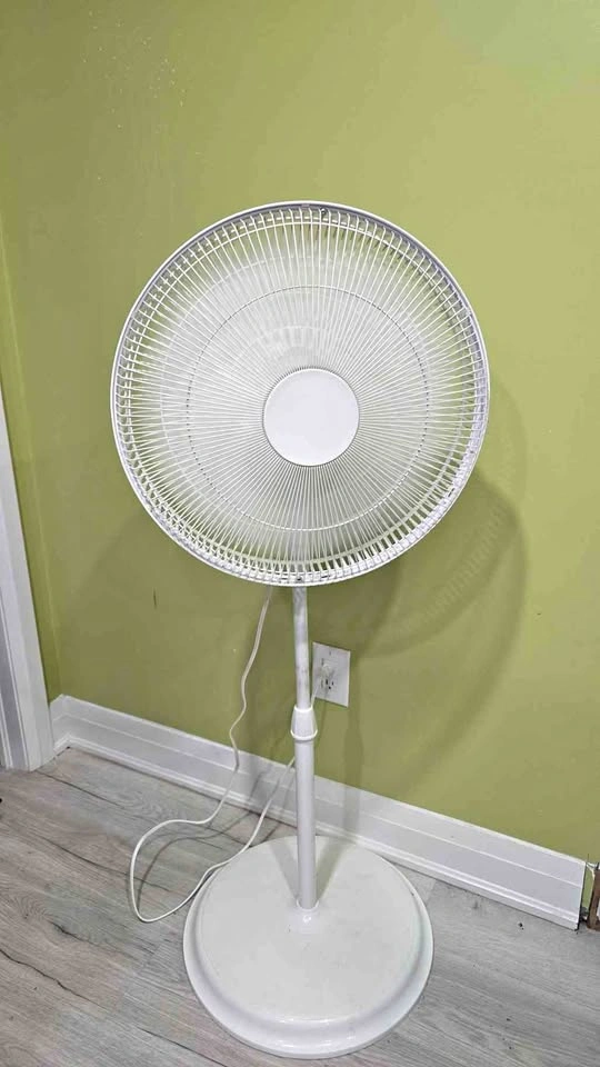 16" Oscillating Stand Fan – Adjustable Height – 3 Speeds – White