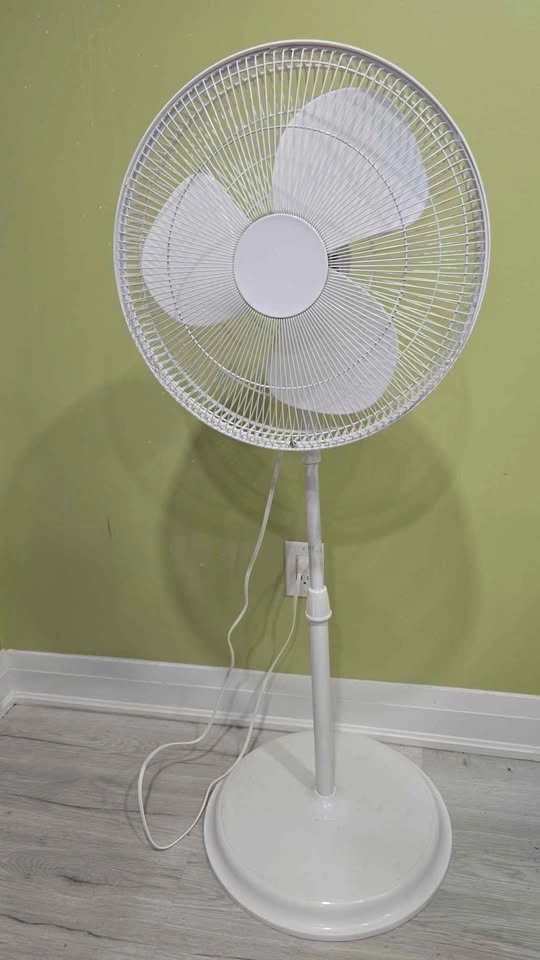 16" Oscillating Stand Fan – Adjustable Height – 3 Speeds – White - photo 3
