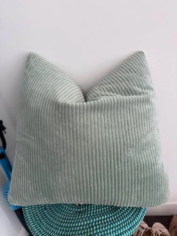 Pillow with pillow case - photo 2